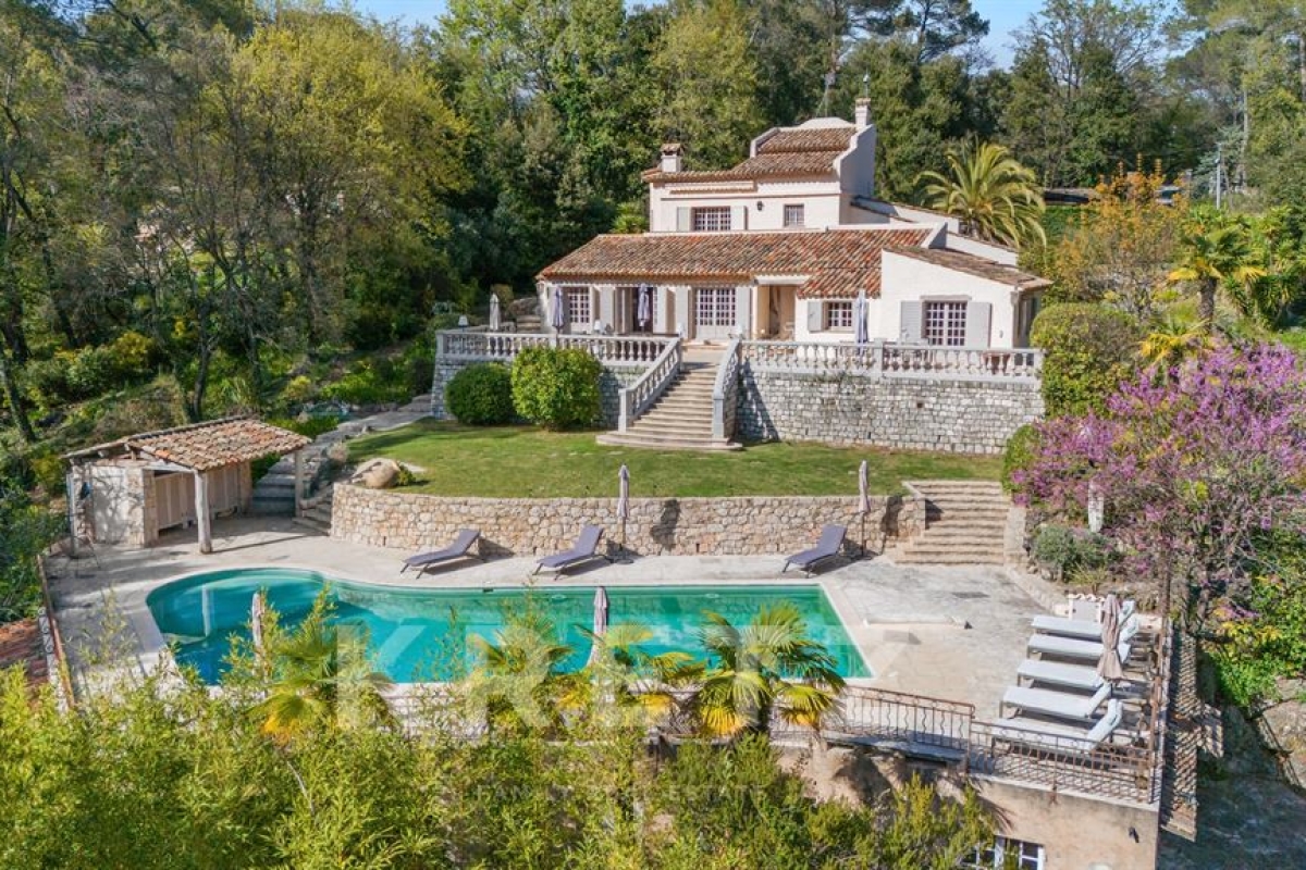 Maison de luxe à vendre à Roquefort-les-Pins, 2 150 000 €, Photo 1