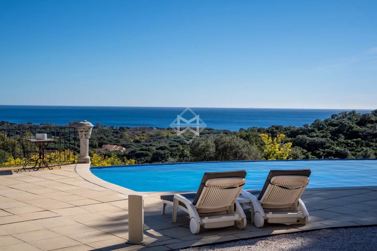 Maison de luxe à vendre à Cavalaire-sur-Mer, 2 600 000 €, Photo 1