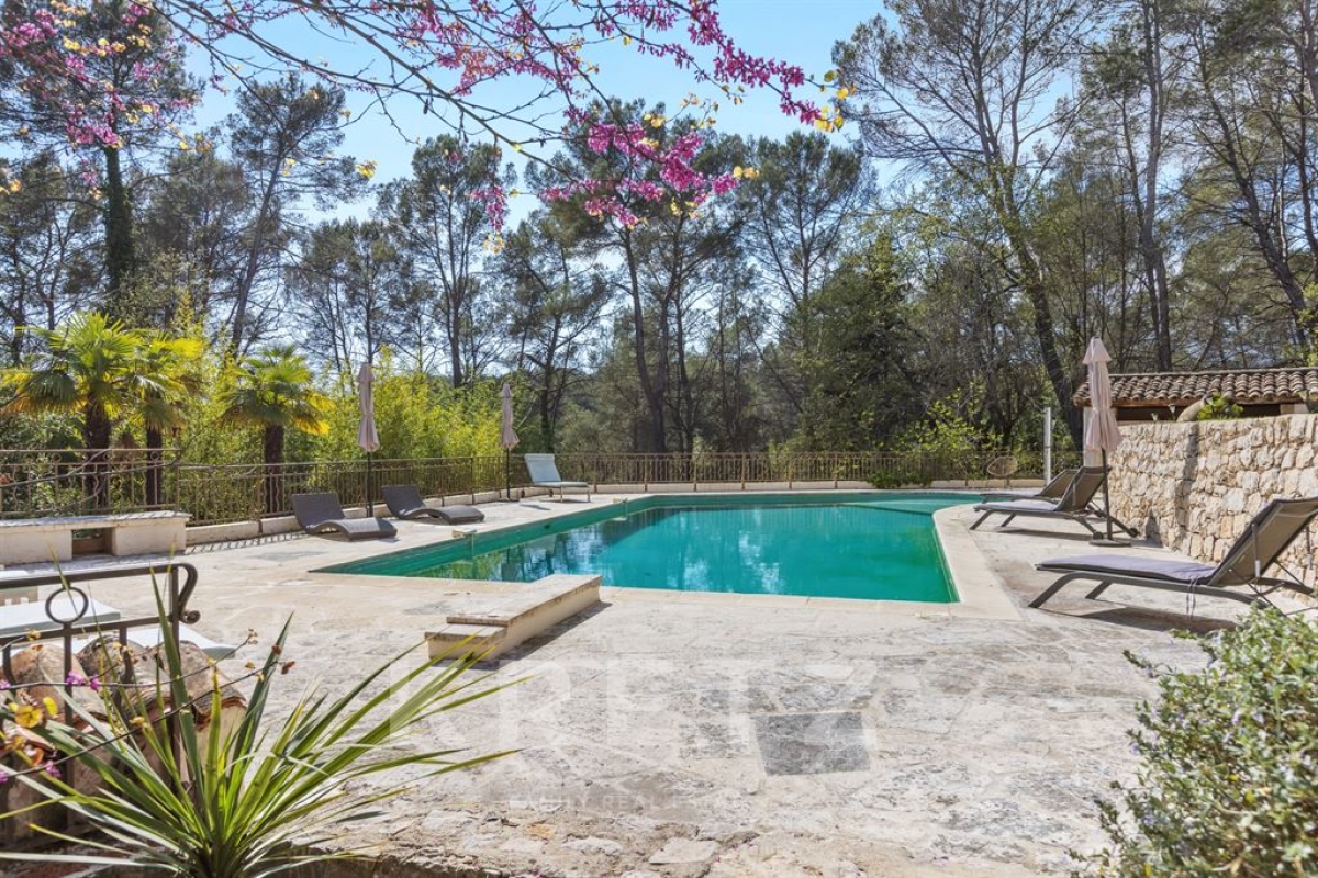 Maison de luxe à vendre à Roquefort-les-Pins, 2 150 000 €, Photo 2