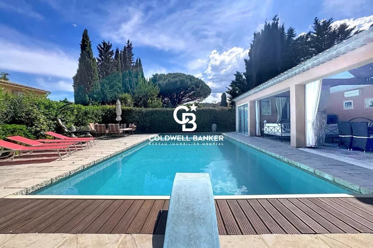 Maison de luxe à vendre à Roquebrune-sur-Argens, 1 145 000 €, Photo 2