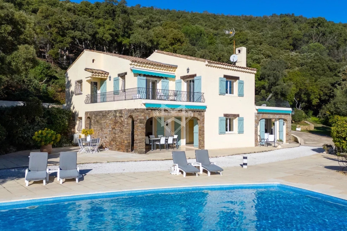 Maison de luxe à vendre à Cavalaire-sur-Mer, 2 600 000 €, Photo 2