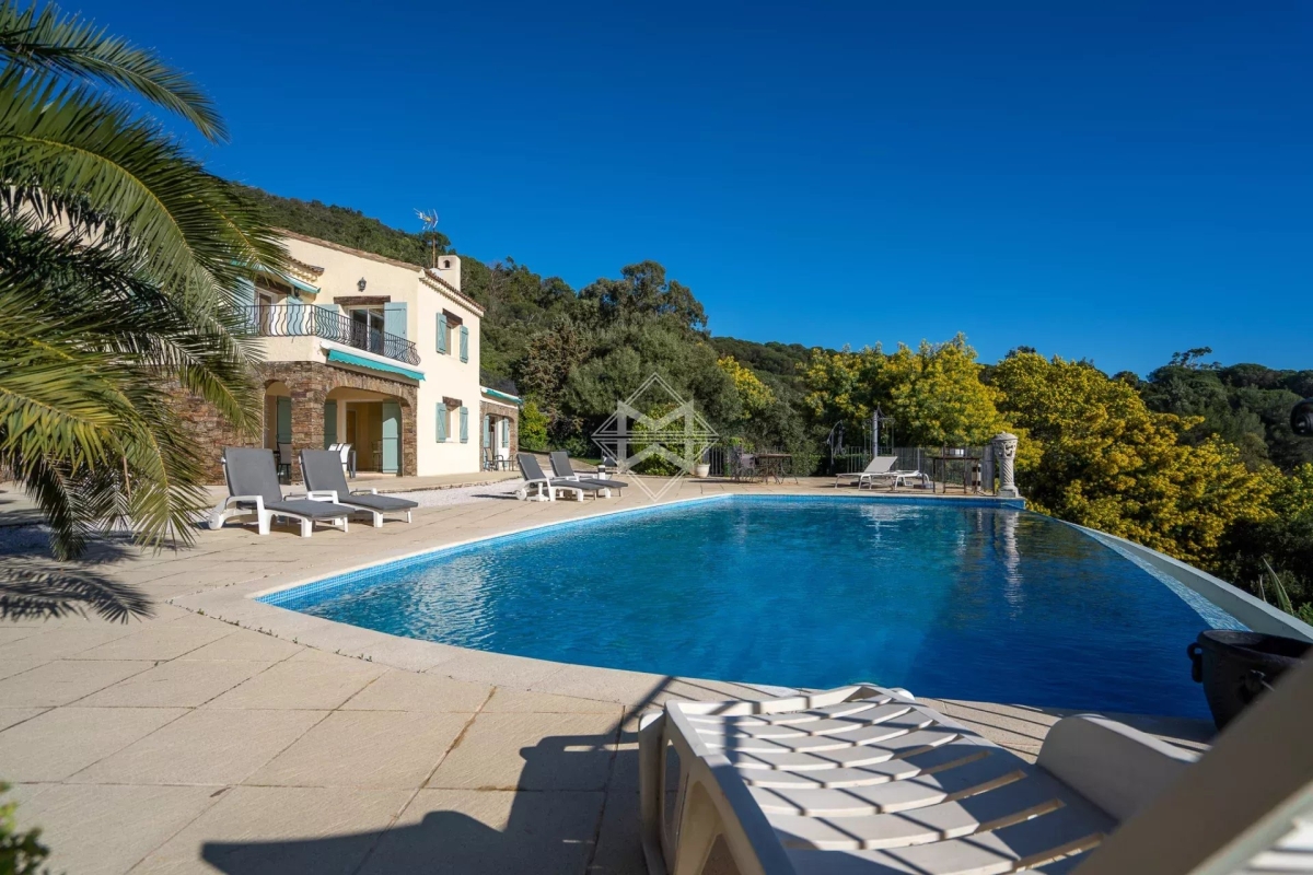 Maison de luxe à vendre à Cavalaire-sur-Mer, 2 600 000 €, Photo 4