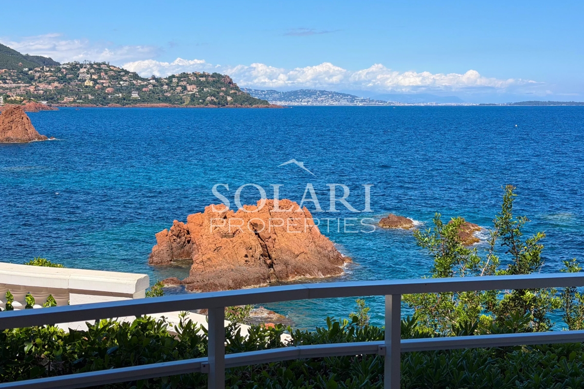 Luxury Apartment for sale in Saint-Raphaël, 450 000 €, Photo 1