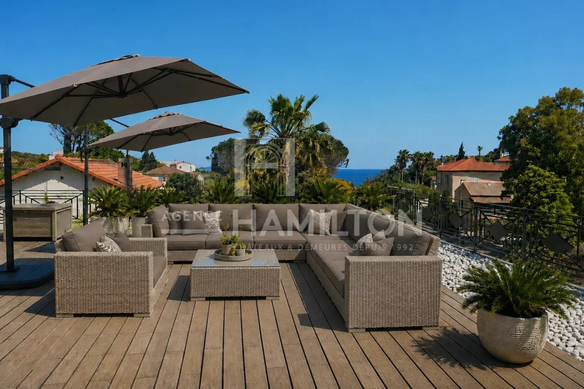 Luxury Apartment for sale in Mandelieu-la-Napoule, 820 000 €, Photo 2