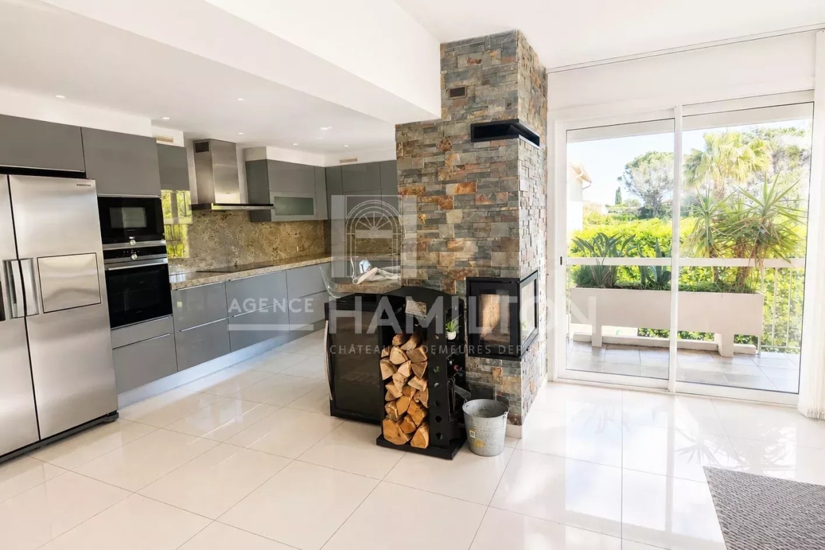 Luxury Apartment for sale in Mandelieu-la-Napoule, 820 000 €, Photo 5
