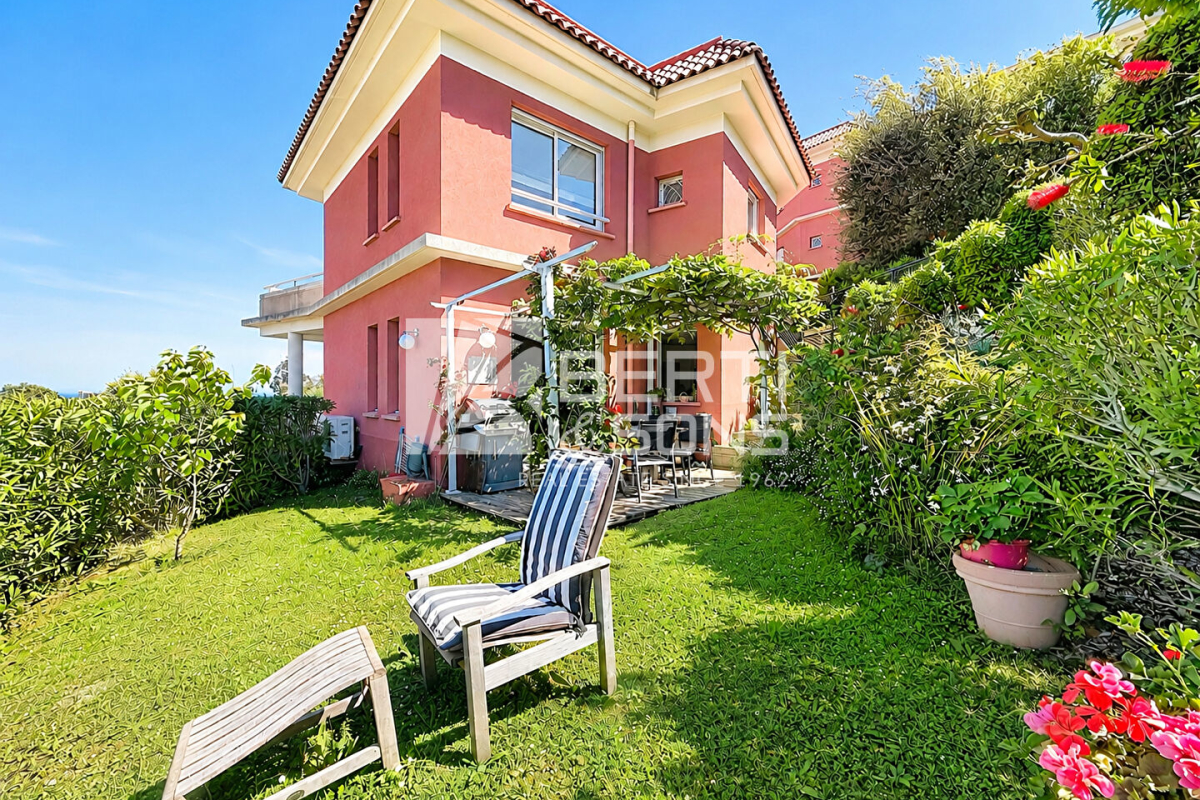 Luxury Apartment for sale in Mandelieu-la-Napoule, 525 000 €, Photo 1