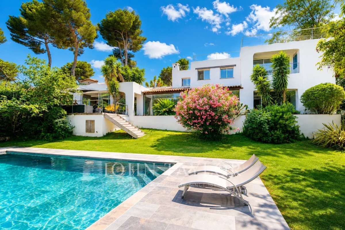 Luxury House for sale in Cagnes-sur-Mer, 1 690 000 €, Photo 1