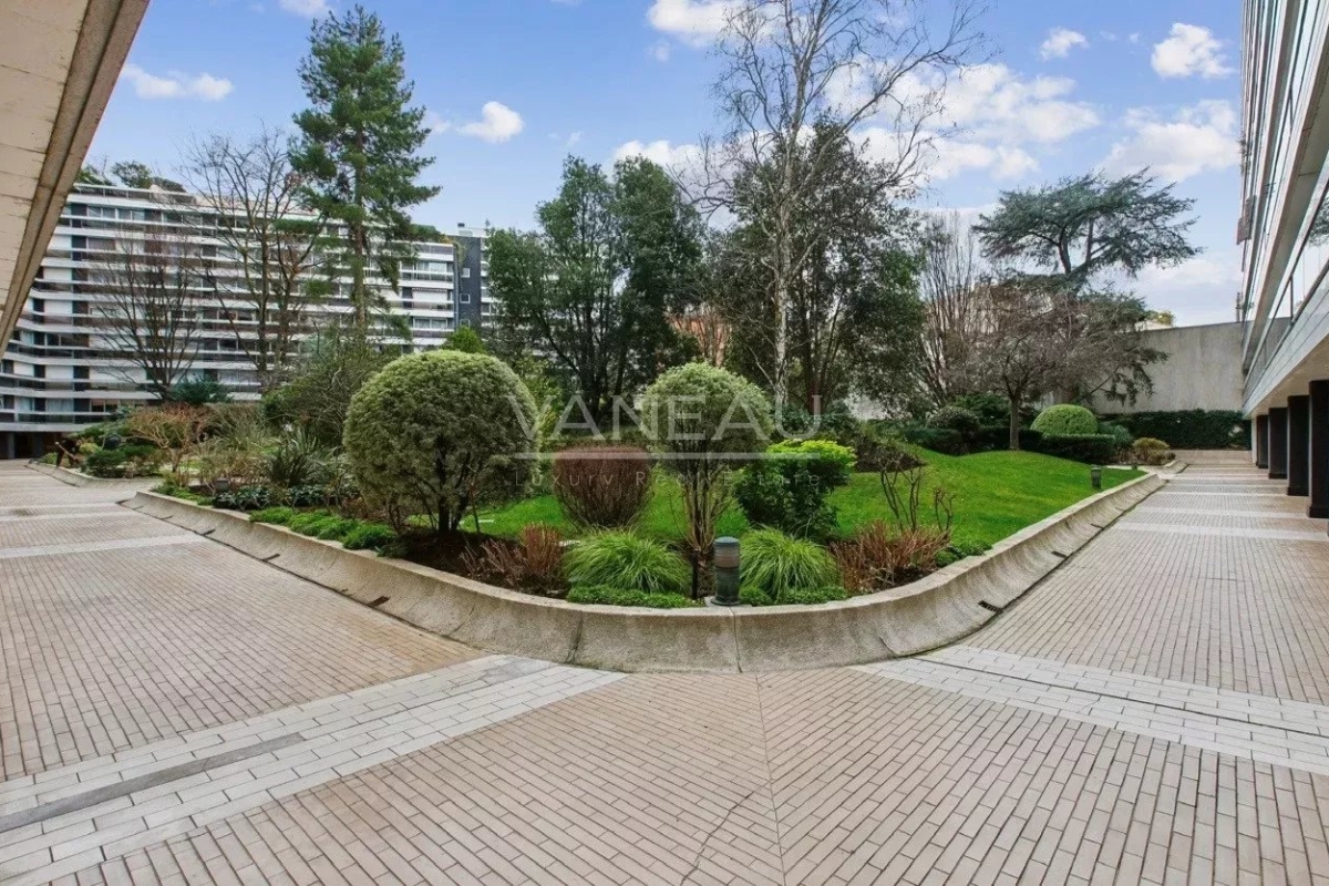 Luxury Apartment for sale in Paris 16Ème, 1 140 000 €, Photo 1
