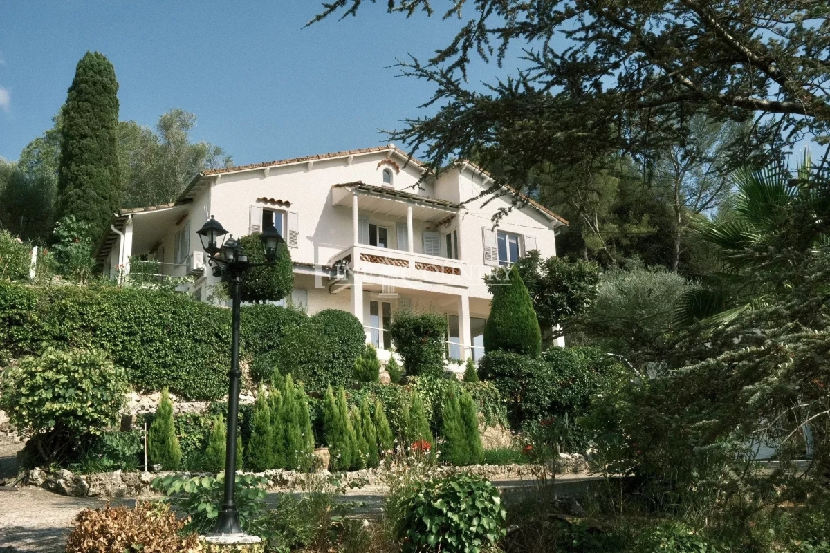Maison de luxe à vendre à Grasse, 1 190 000 €, Photo 1