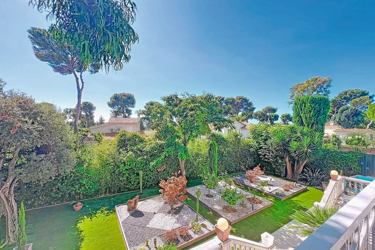 Luxury House for sale in Cap d'Antibes, 2 300 000 €, Photo 2