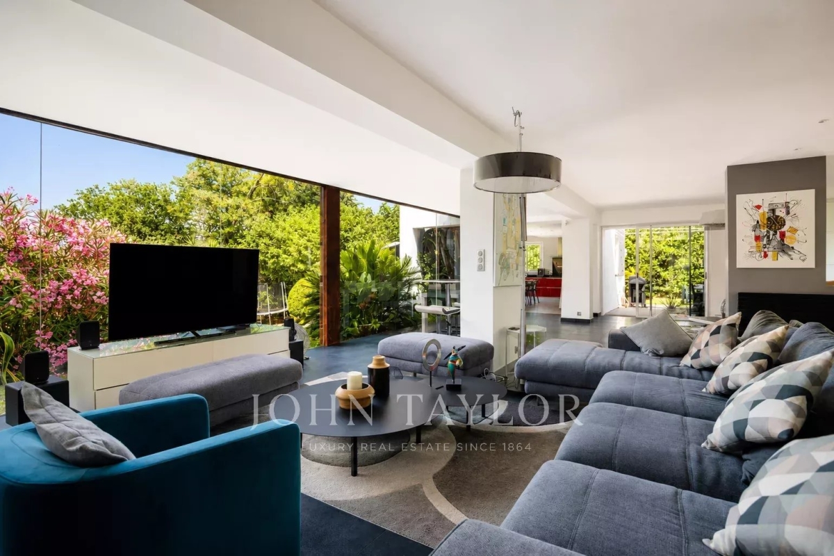 Luxury House for sale in Cagnes-sur-Mer, 1 690 000 €, Photo 2