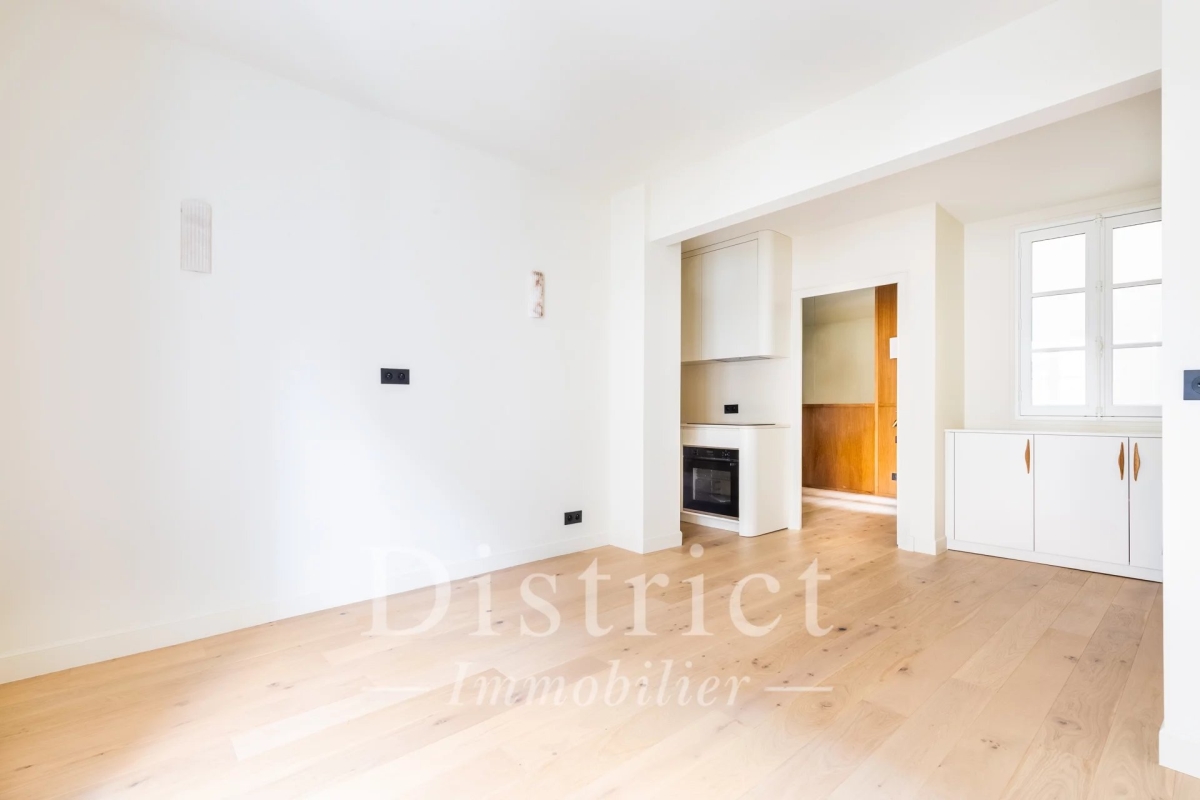 Luxury Apartment for sale in Paris 4Ème, 899 000 €, Photo 2