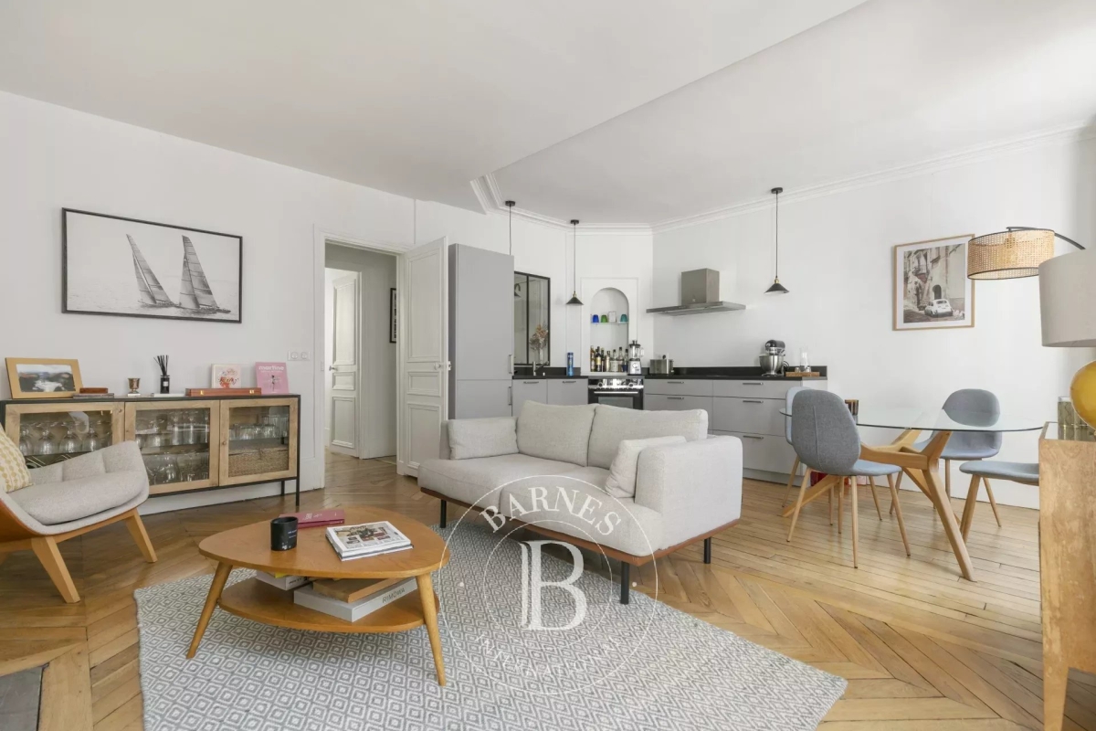 Luxury Apartment for sale in Paris 8Ème, 695 000 €, Photo 3