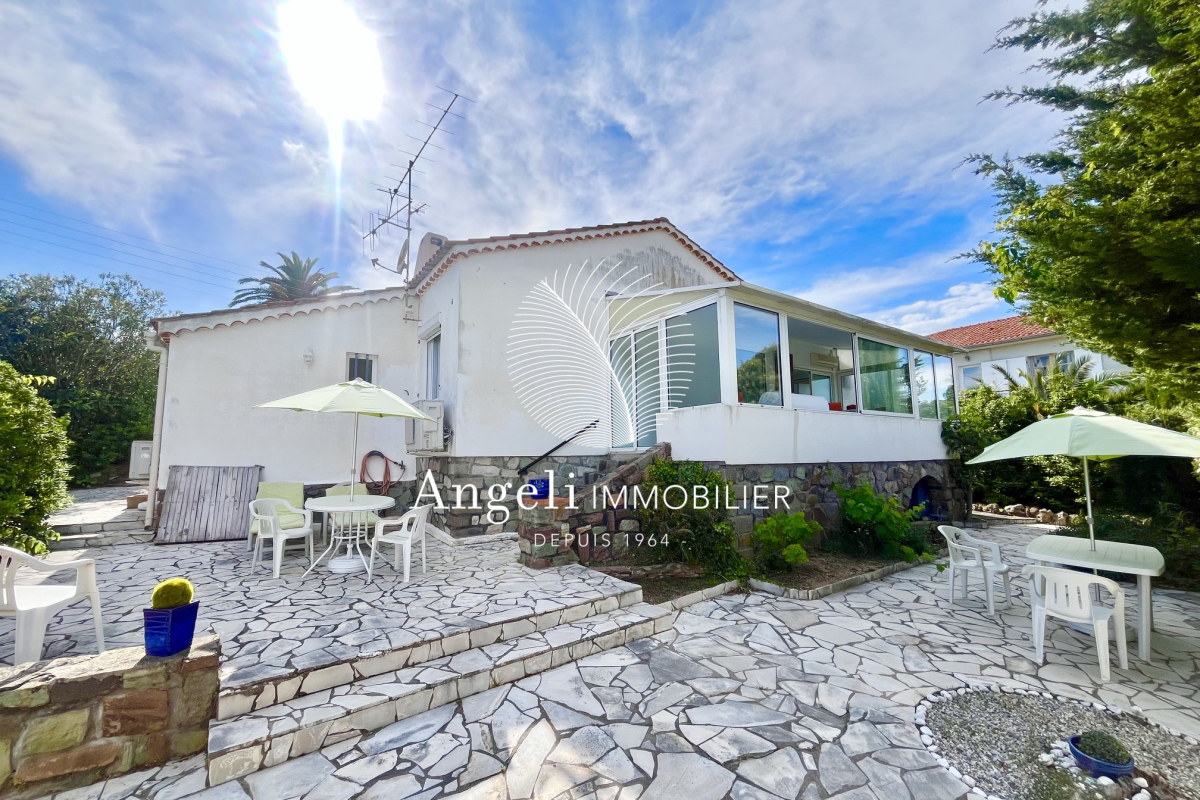 Maison de luxe à vendre à Saint-Aygulf, 589 000 €, Photo 1