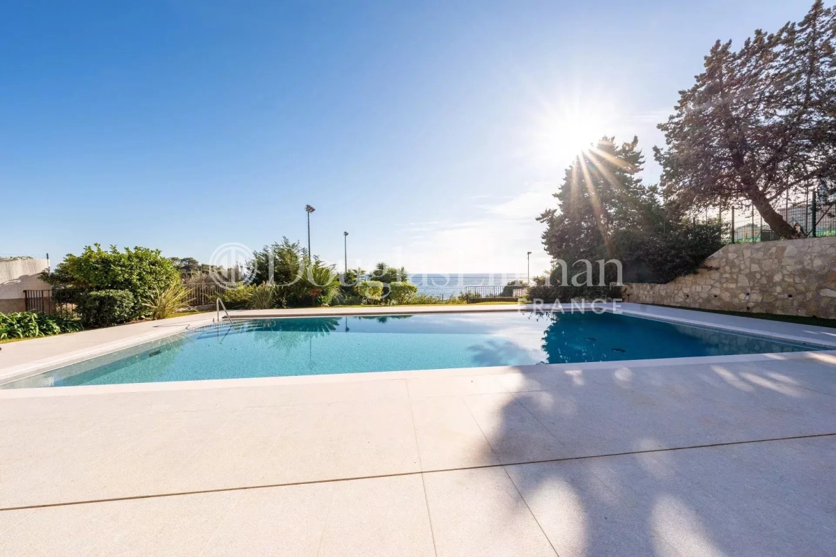 Luxury Apartment for sale in Roquebrune-Cap-Martin, 1 950 000 €, Photo 1