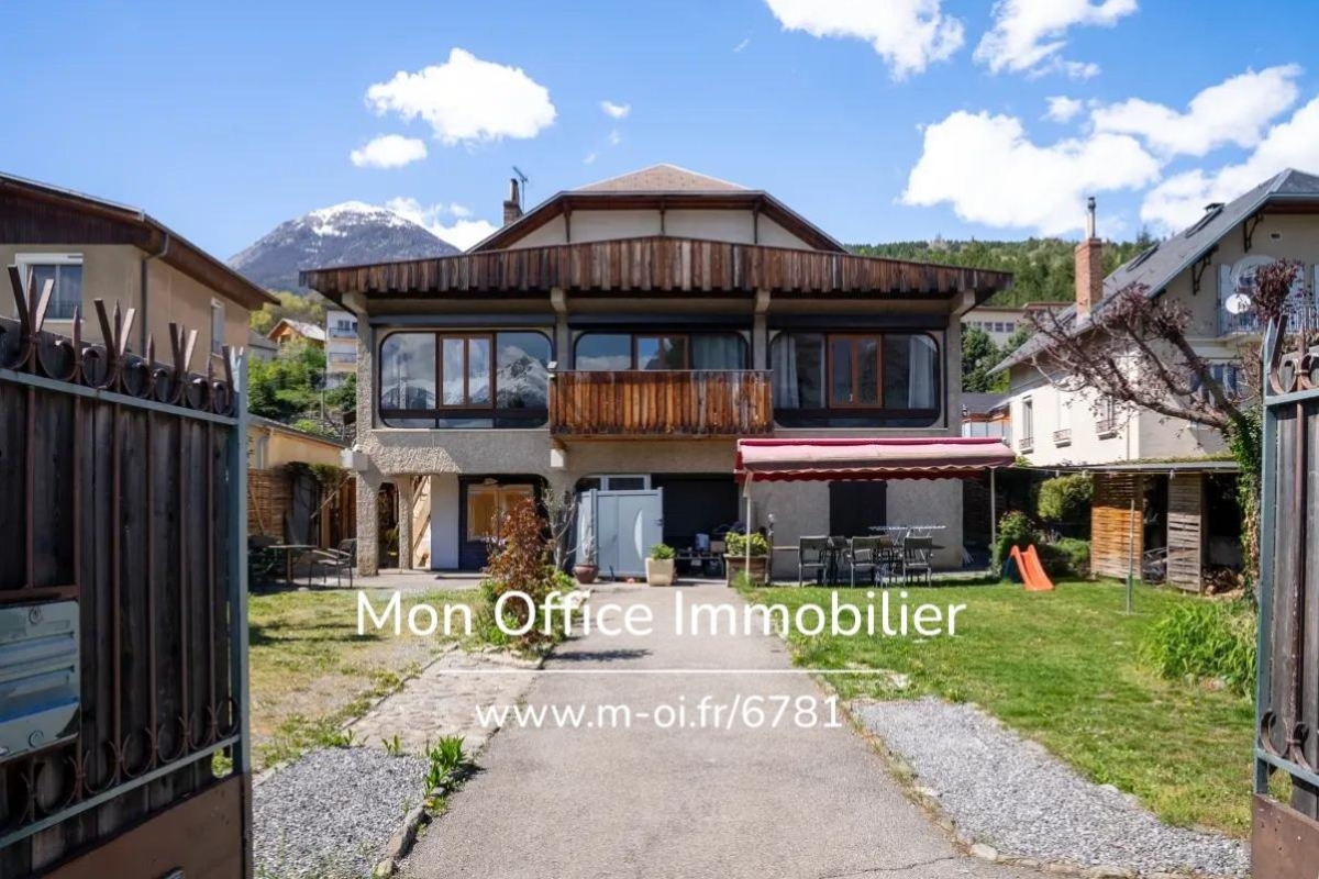 Luxury House for sale in Embrun, 721 000 €, Photo 2