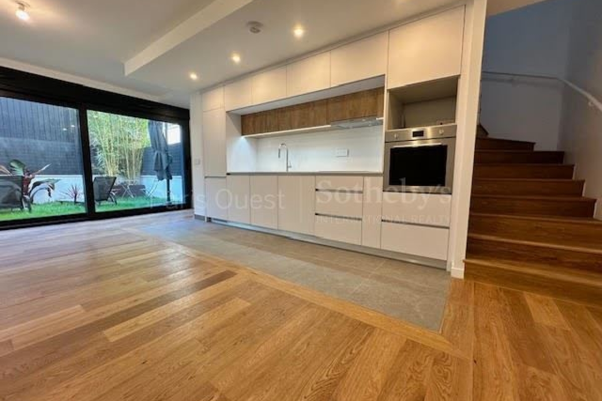 Maison de luxe à vendre à Sèvres, 570 000 €, Photo 1