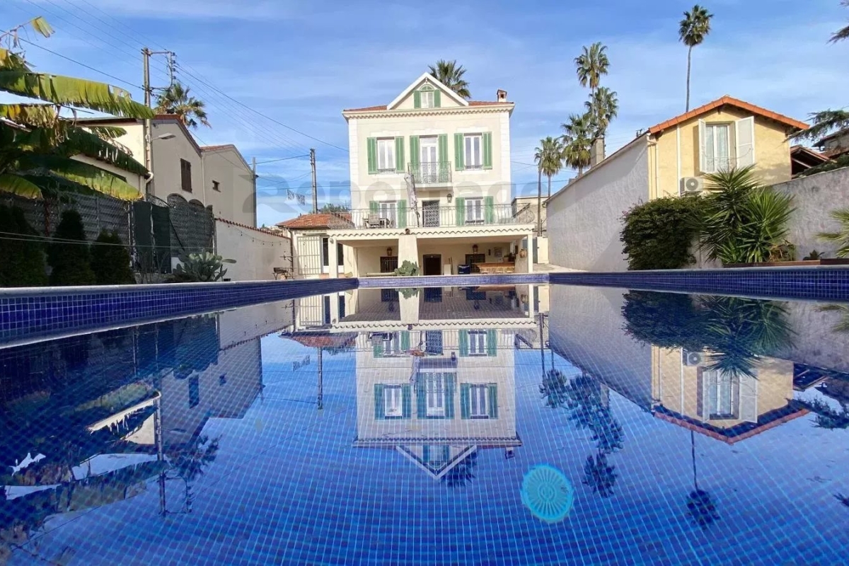 Luxury House for sale in Le Golfe Juan, 839 000 €, Photo 1