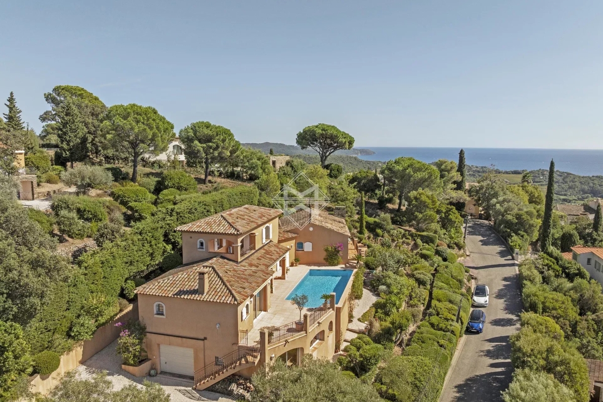 Luxury House for sale in La Croix-Valmer, 2 395 000 €, Photo 3