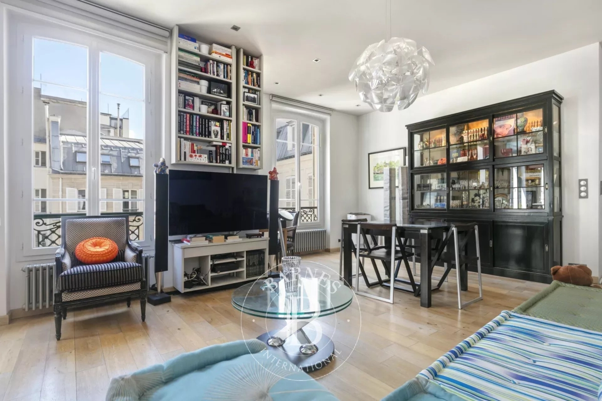 Luxury Apartment for sale in Paris 8ème, 910 000 €, Photo 2
