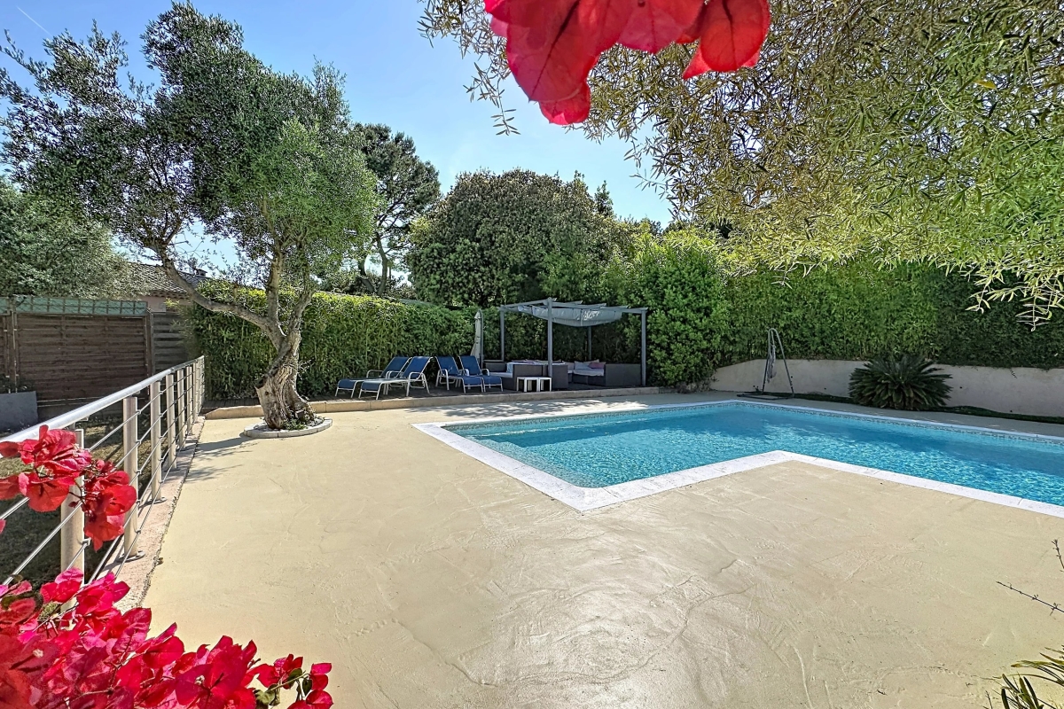 Maison de luxe à vendre à Antibes, 1 490 000 €, Photo 2