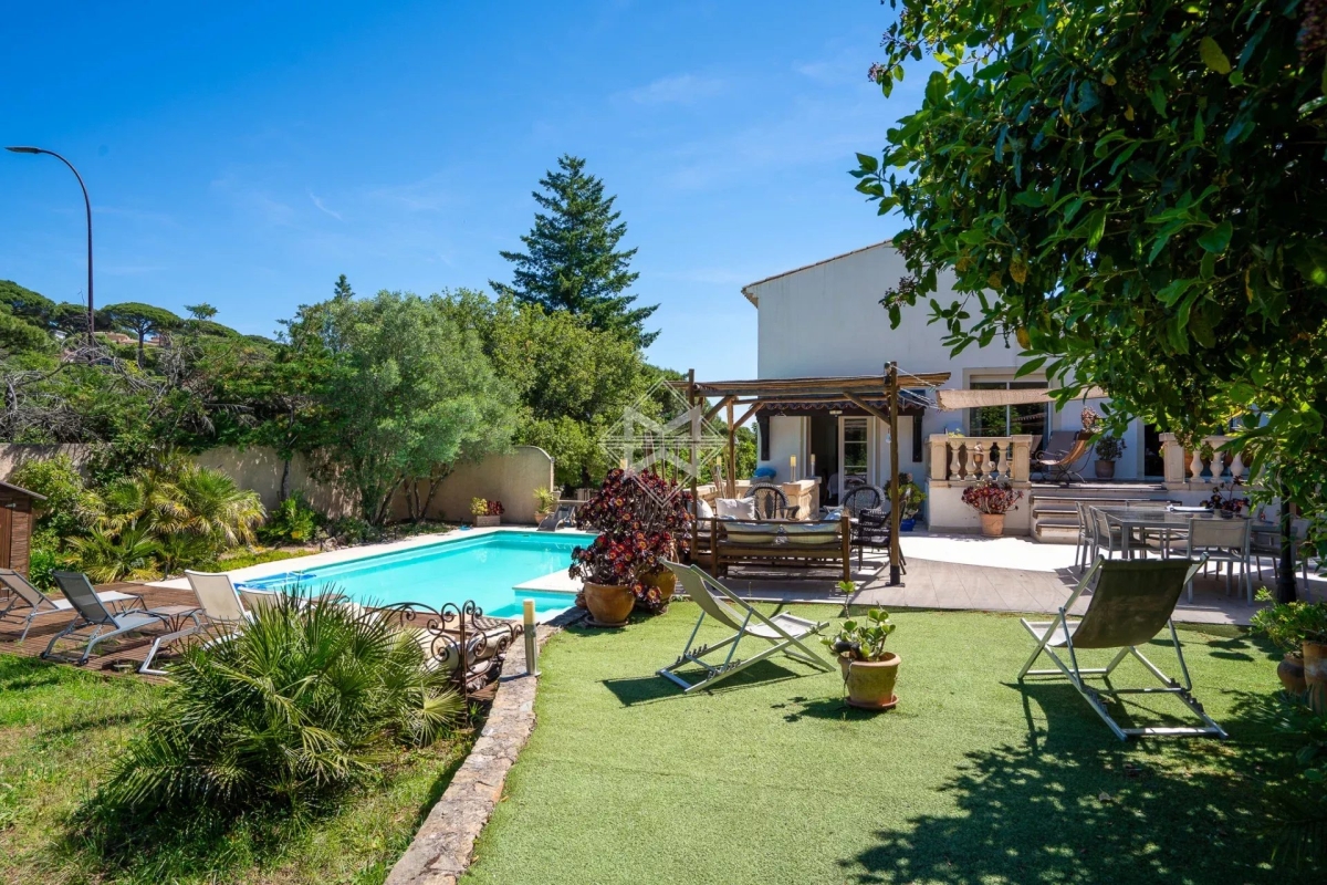 Luxury House for sale in Sainte-Maxime, 950 000 €, Photo 1