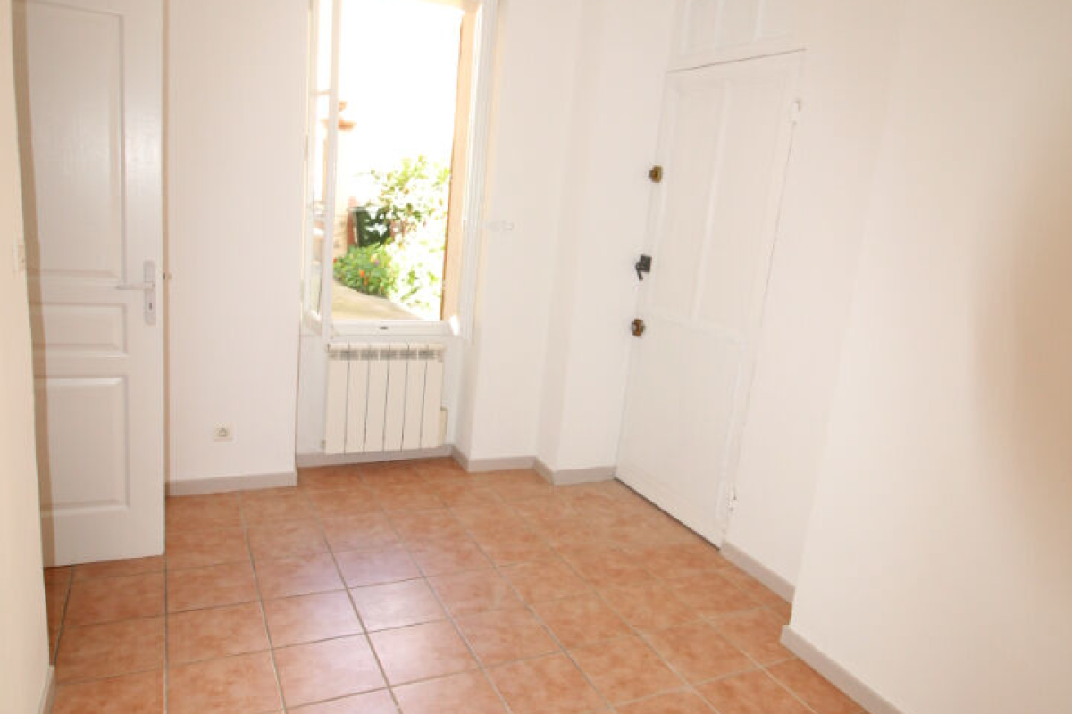 Appartement de luxe à vendre à Toulon, 88 000 €, Photo 2