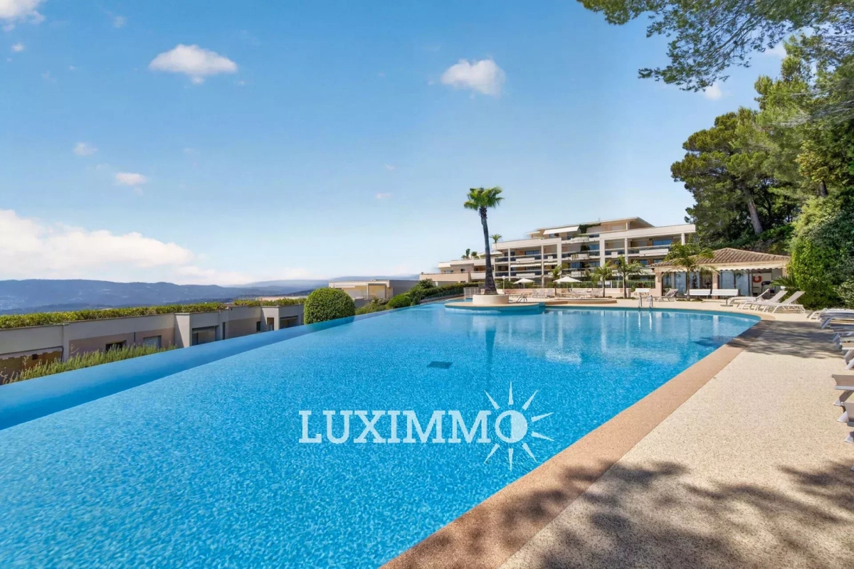 Luxury Apartment for sale in Le Cannet, 630 000 €, Photo 1