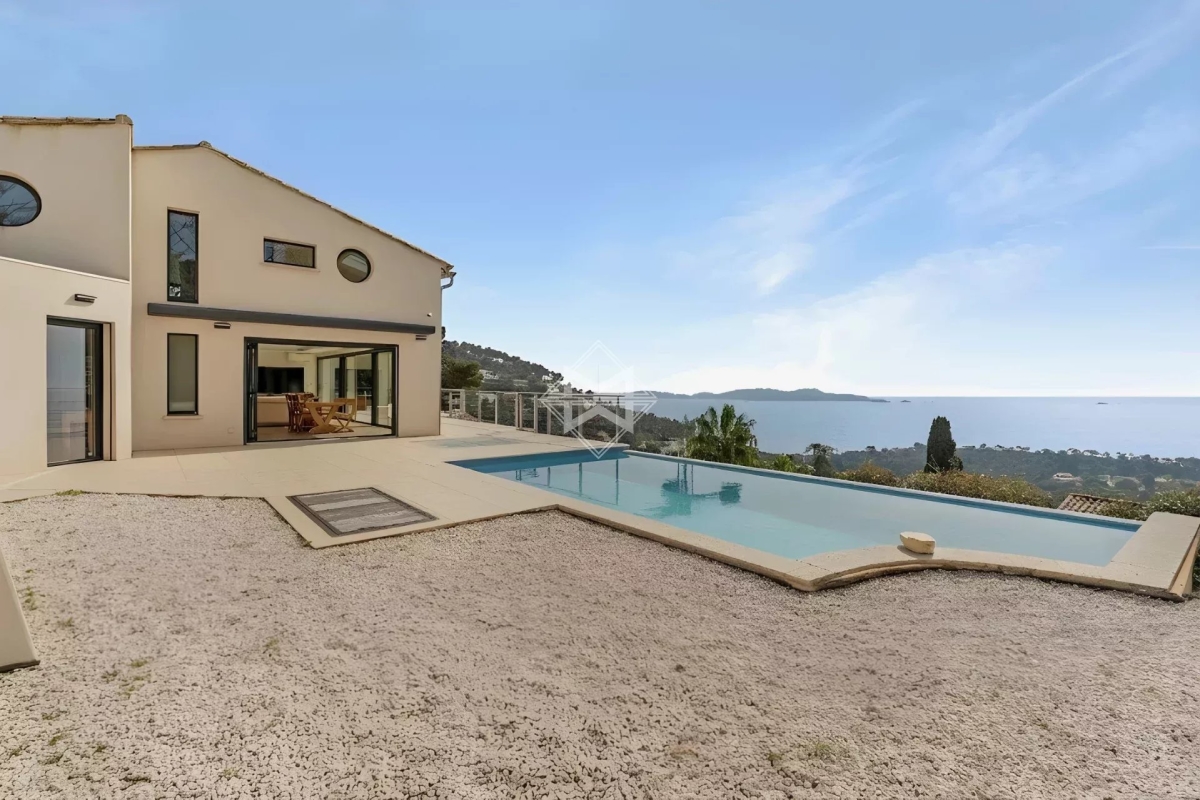 Maison de luxe à vendre à Carqueiranne, 1 995 000 €, Photo 1