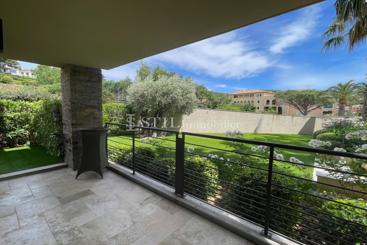 Luxury Apartment for sale in Les Issambres, 460 000 €, Photo 1