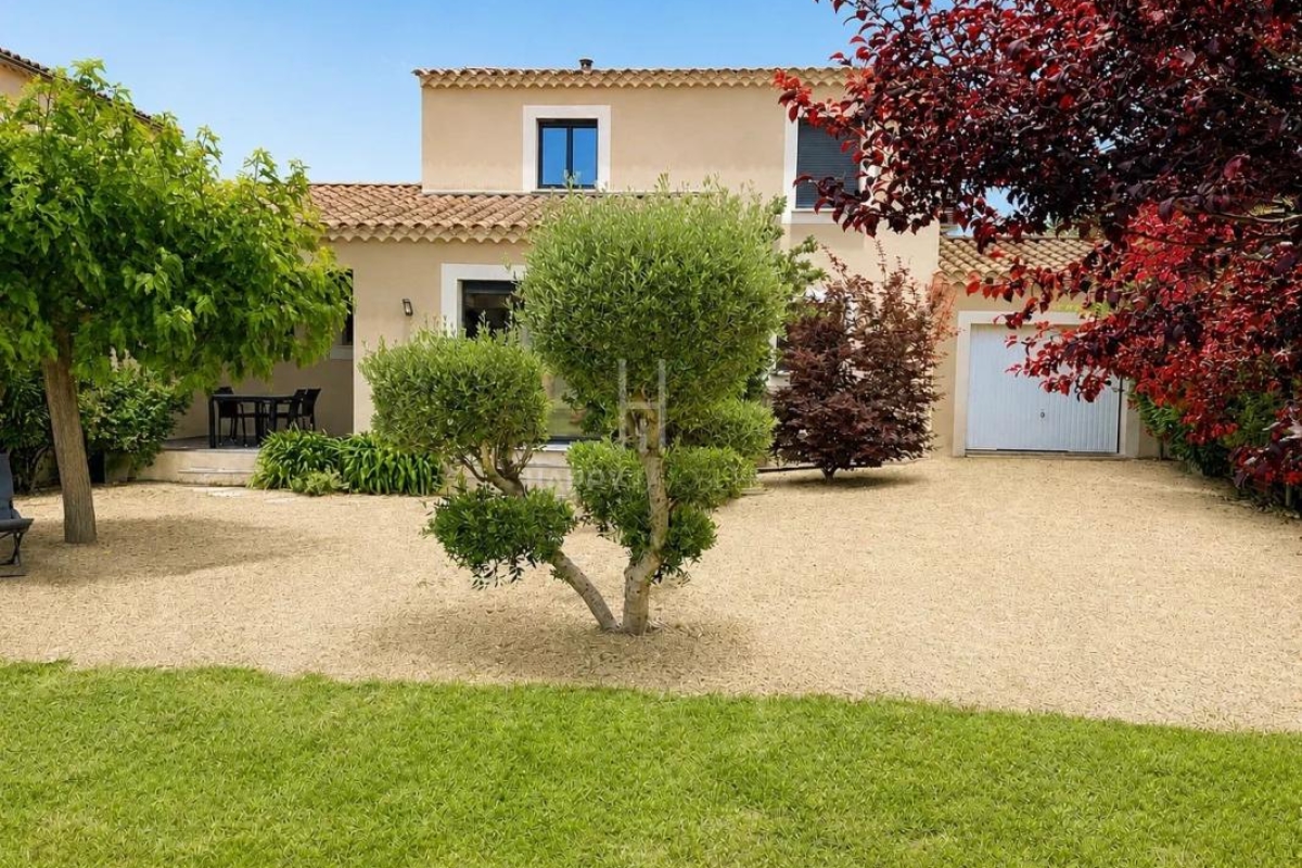 Maison de luxe à vendre à Paradou, 570 000 €, Photo 1