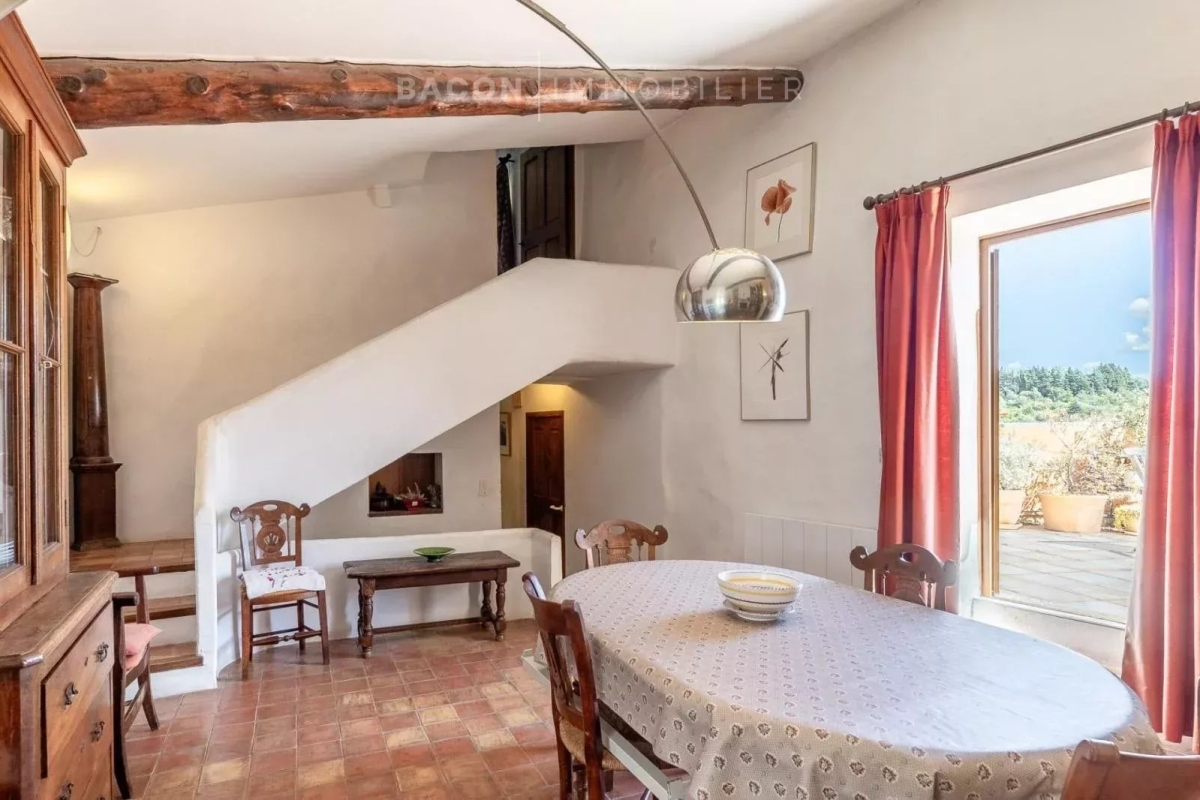 Luxury Apartment for sale in Bonnieux, 400 000 €, Photo 2