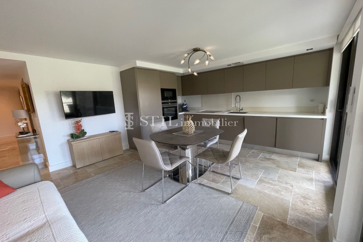 Luxury Apartment for sale in Les Issambres, 460 000 €, Photo 2