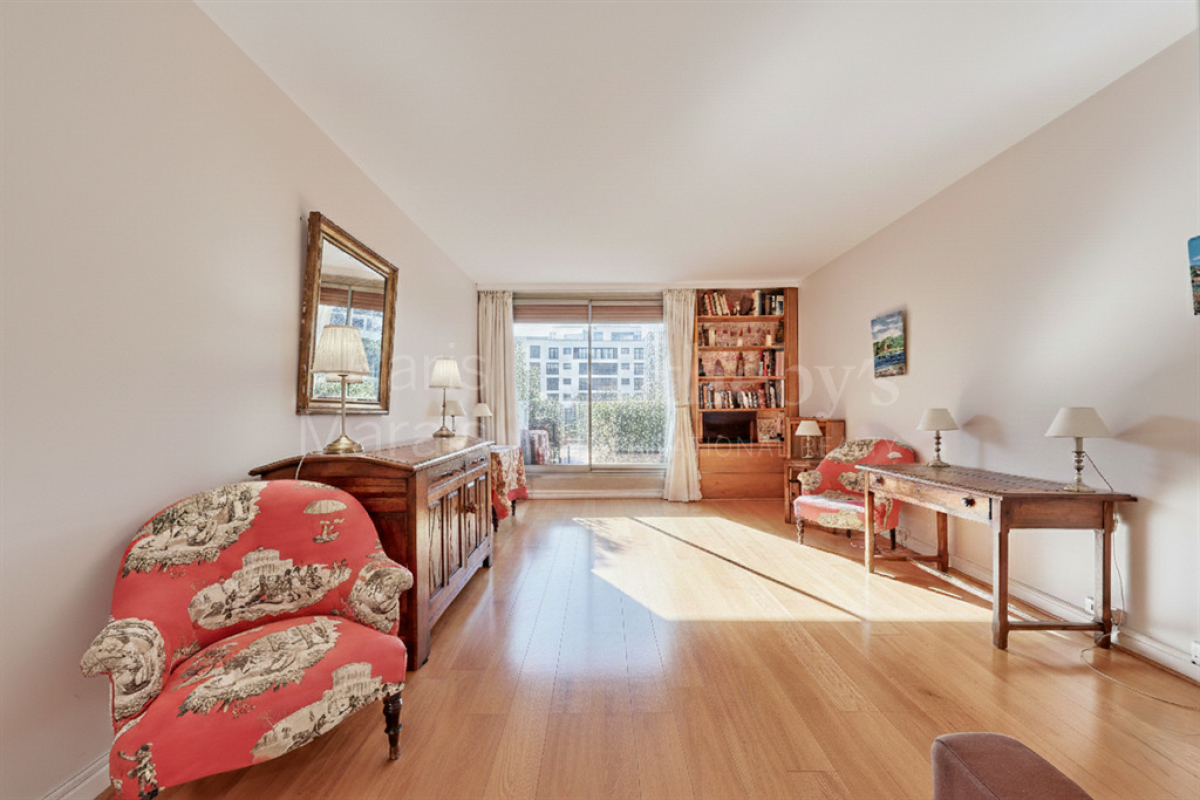 Luxury Apartment for sale in Paris 11ème, 580 000 €, Photo 1