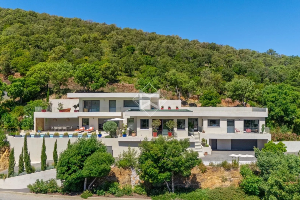 Luxury House for sale in La Londe-les-Maures, 1 990 000 €, Photo 1