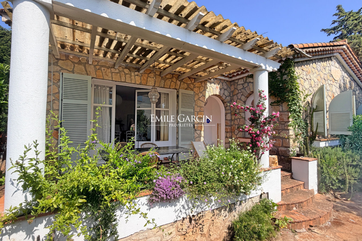Maison de luxe à vendre à Antibes, 1 830 000 €, Photo 1