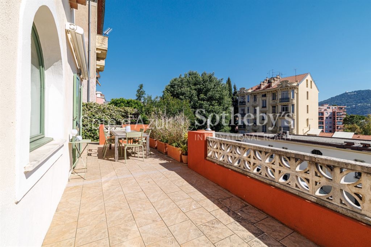 Maison de luxe à vendre à Nice, 1 049 000 €, Photo 1