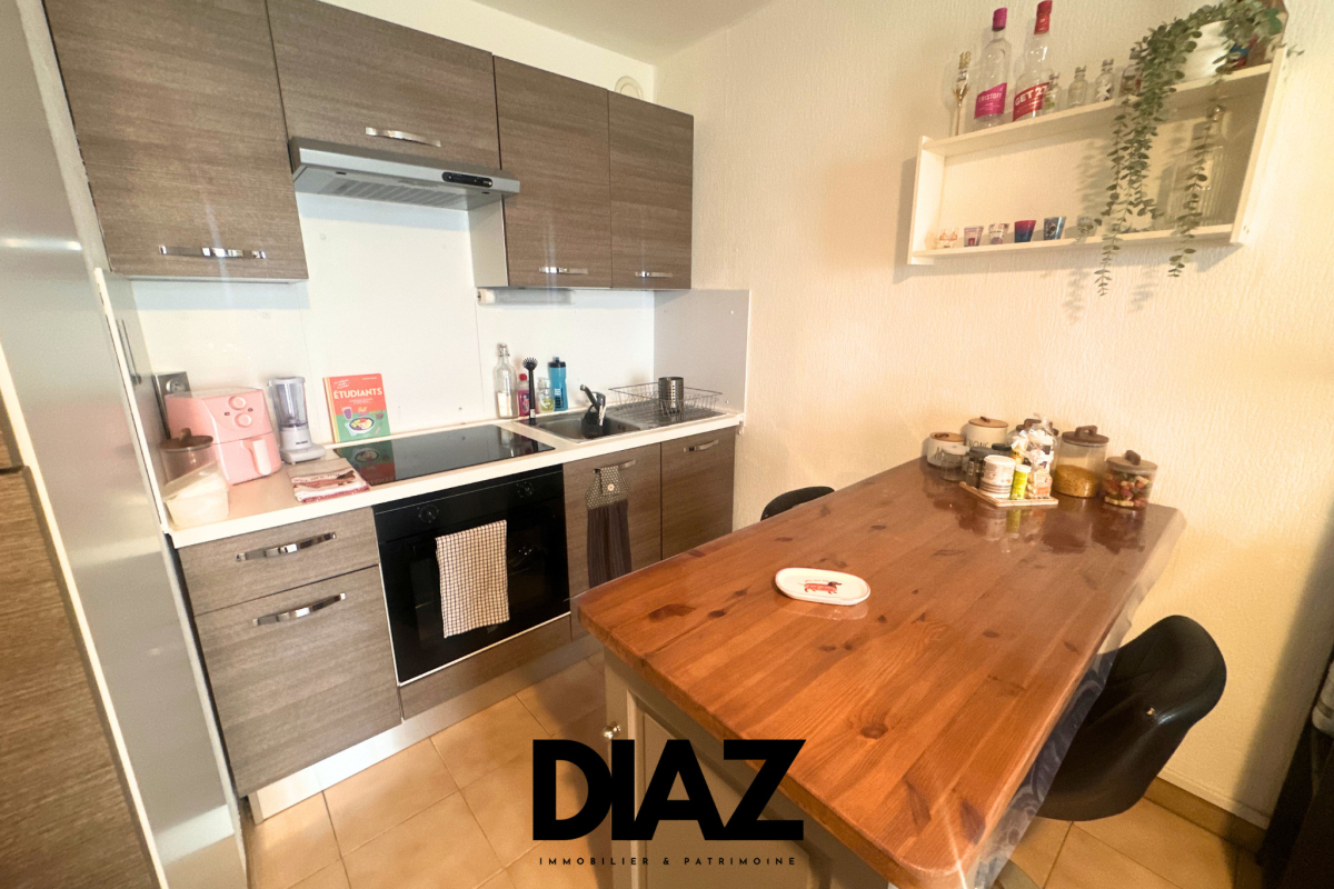 Appartement de luxe à vendre à Nîmes, 88 000 €, Photo 2