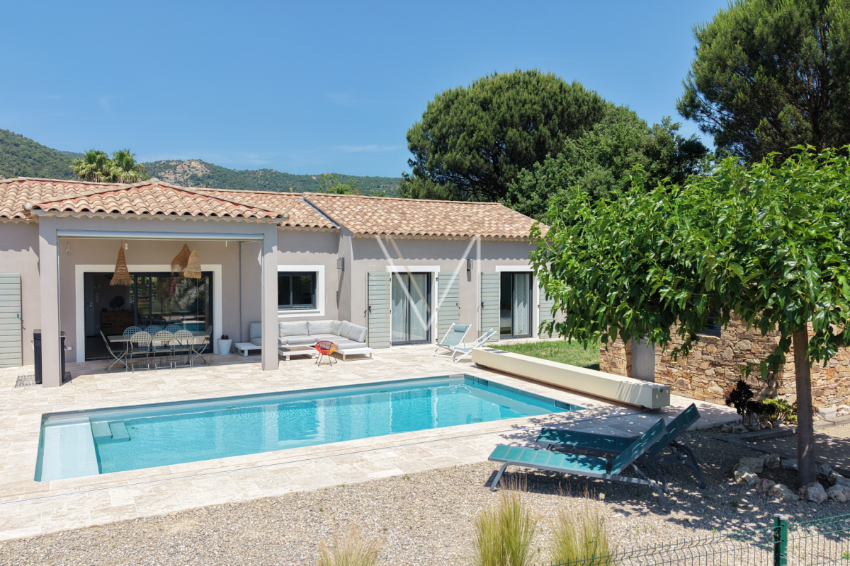 Maison de luxe à vendre à Le Plan-de-La-Tour, 890 000 €, Photo 3