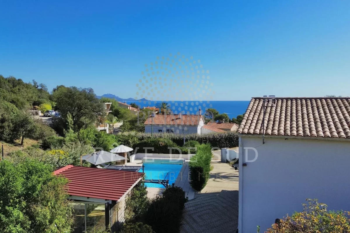 Maison de luxe à vendre à Les Issambres, 870 000 €, Photo 1