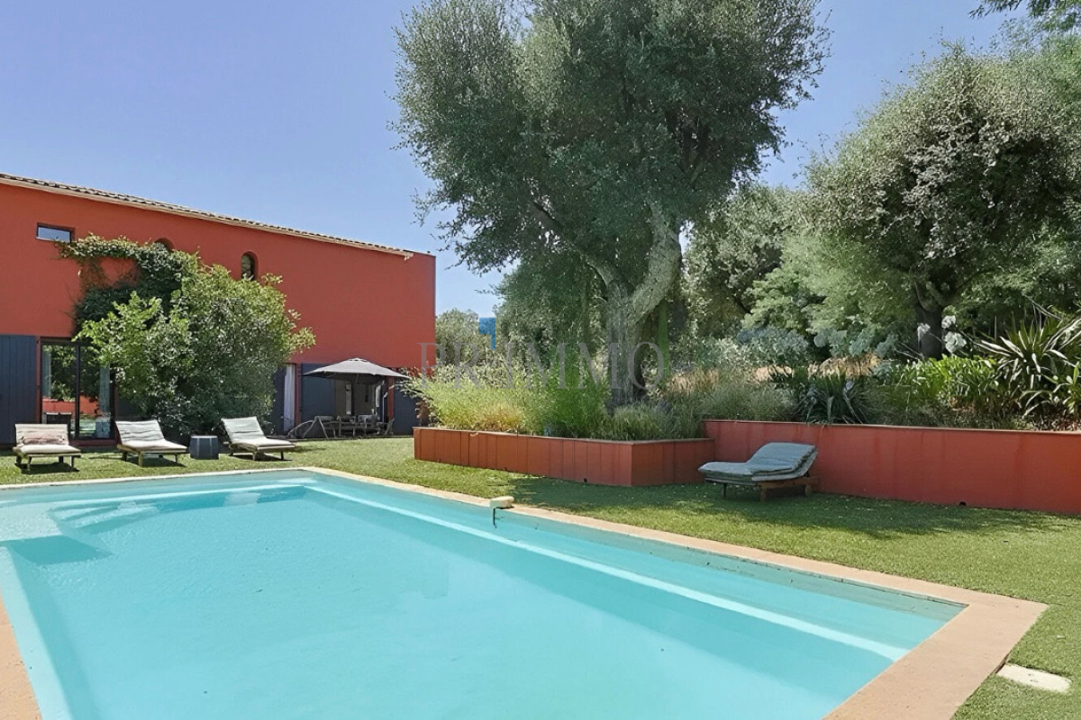 Luxury House for sale in Grimaud, 1 575 000 €, Photo 1