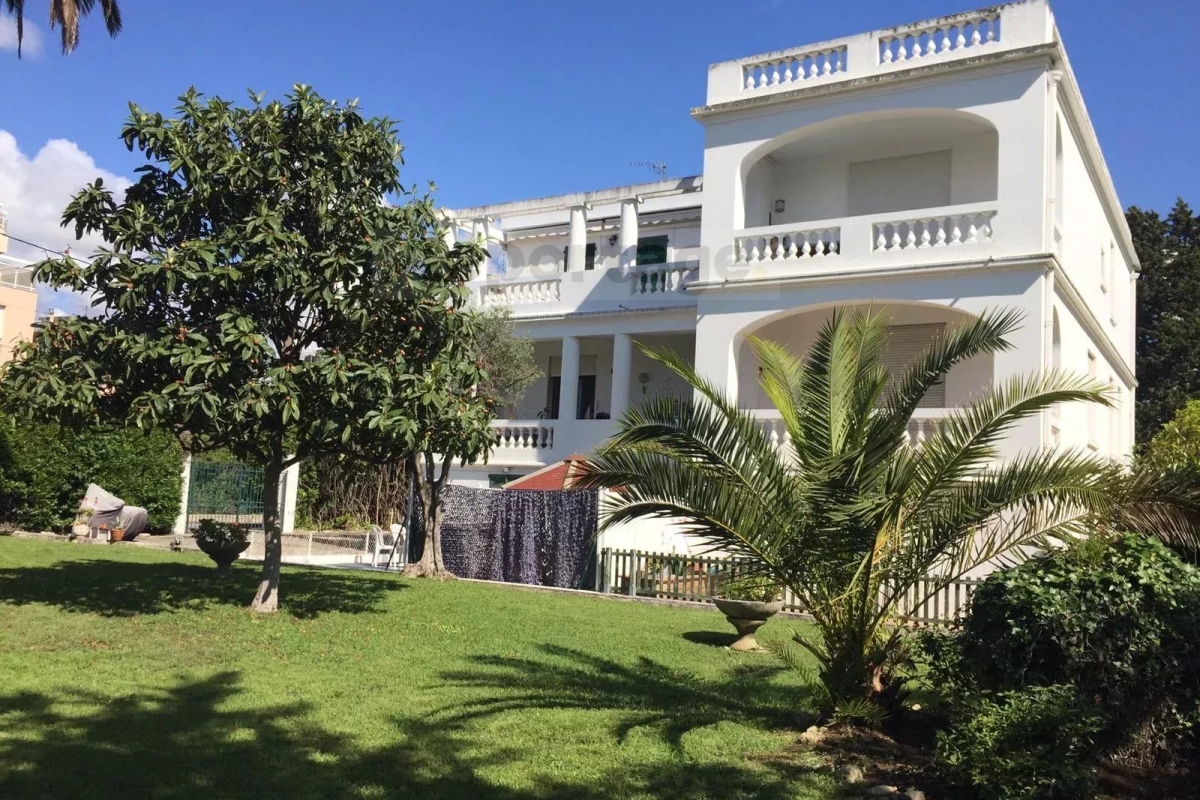 Luxury Apartment for sale in Antibes, 174 000 €, Photo 1