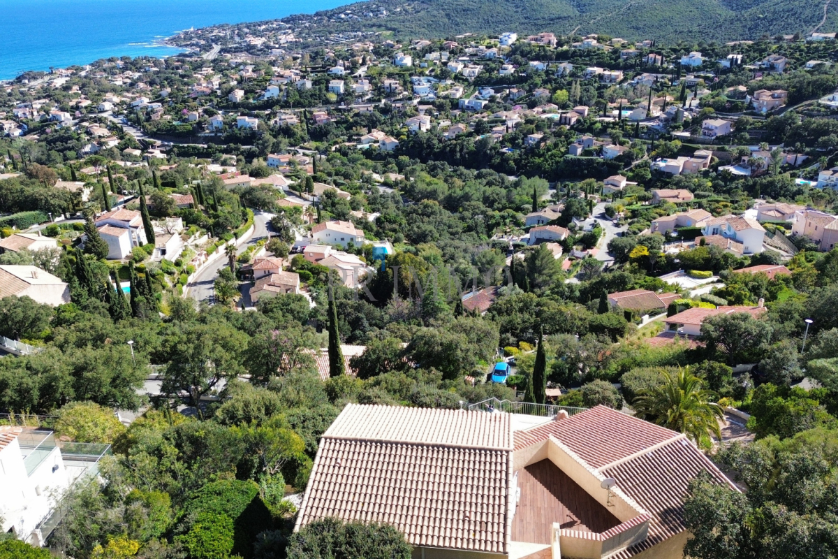 Maison de luxe à vendre à Roquebrune-sur-Argens, 980 000 €, Photo 2