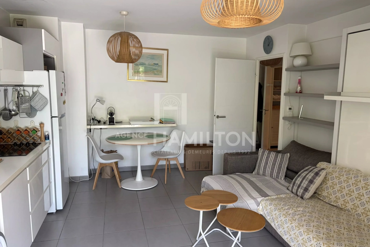 Appartement de luxe à vendre à Antibes, 260 000 €, Photo 2