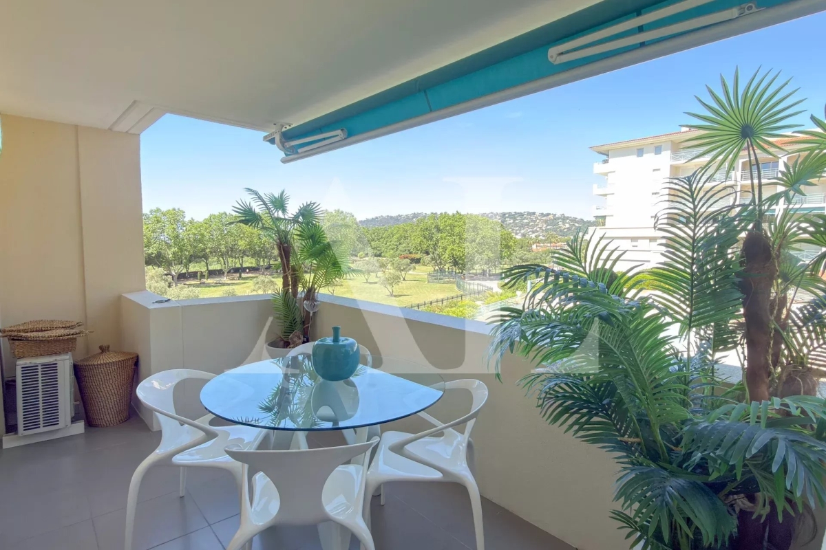 Appartement de luxe à vendre à Antibes, 349 000 €, Photo 2