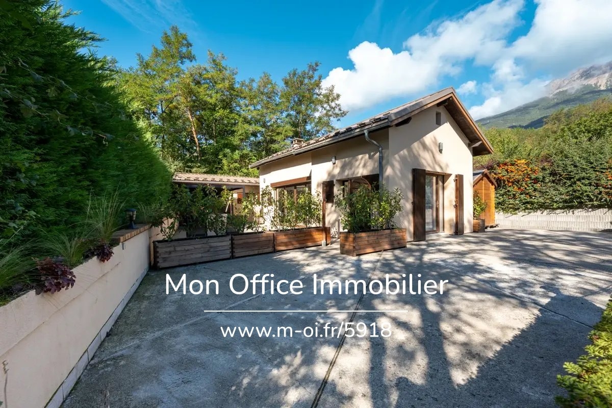 Luxury House for sale in Embrun, 404 000 €, Photo 1