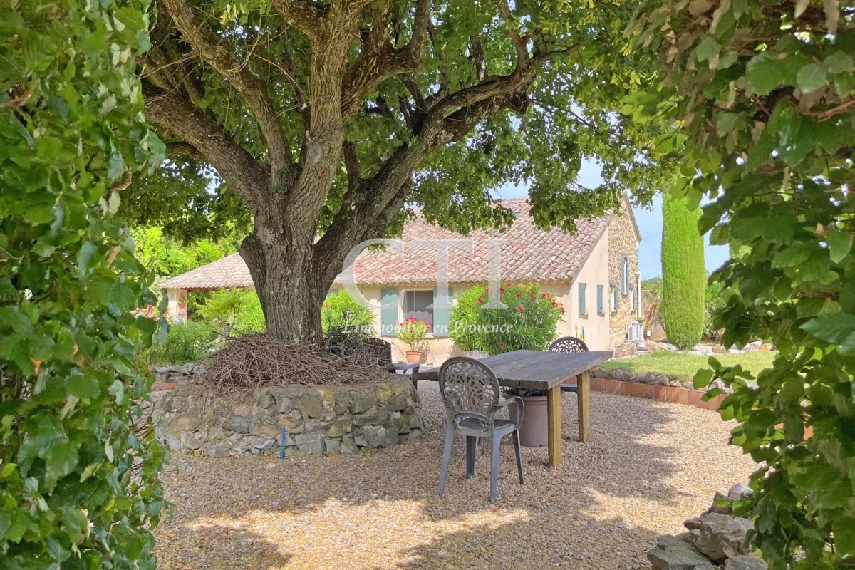 Luxury House for sale in Vaison-la-Romaine, 599 900 €, Photo 1