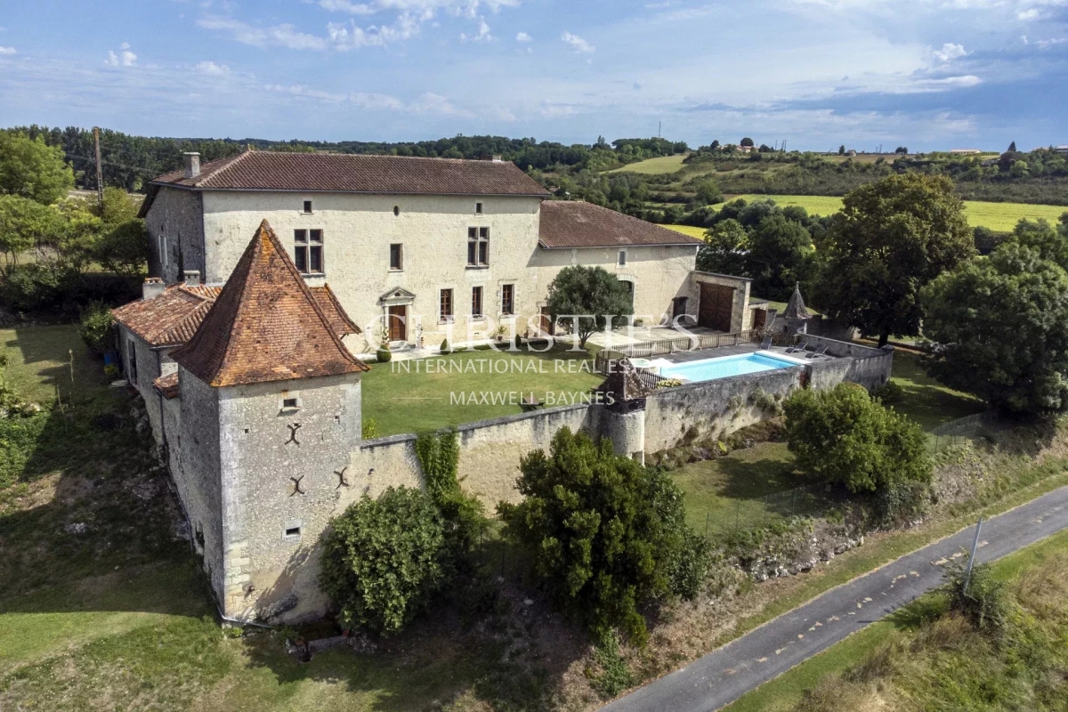 Luxury House for sale in Chalais, 900 000 €, Photo 1
