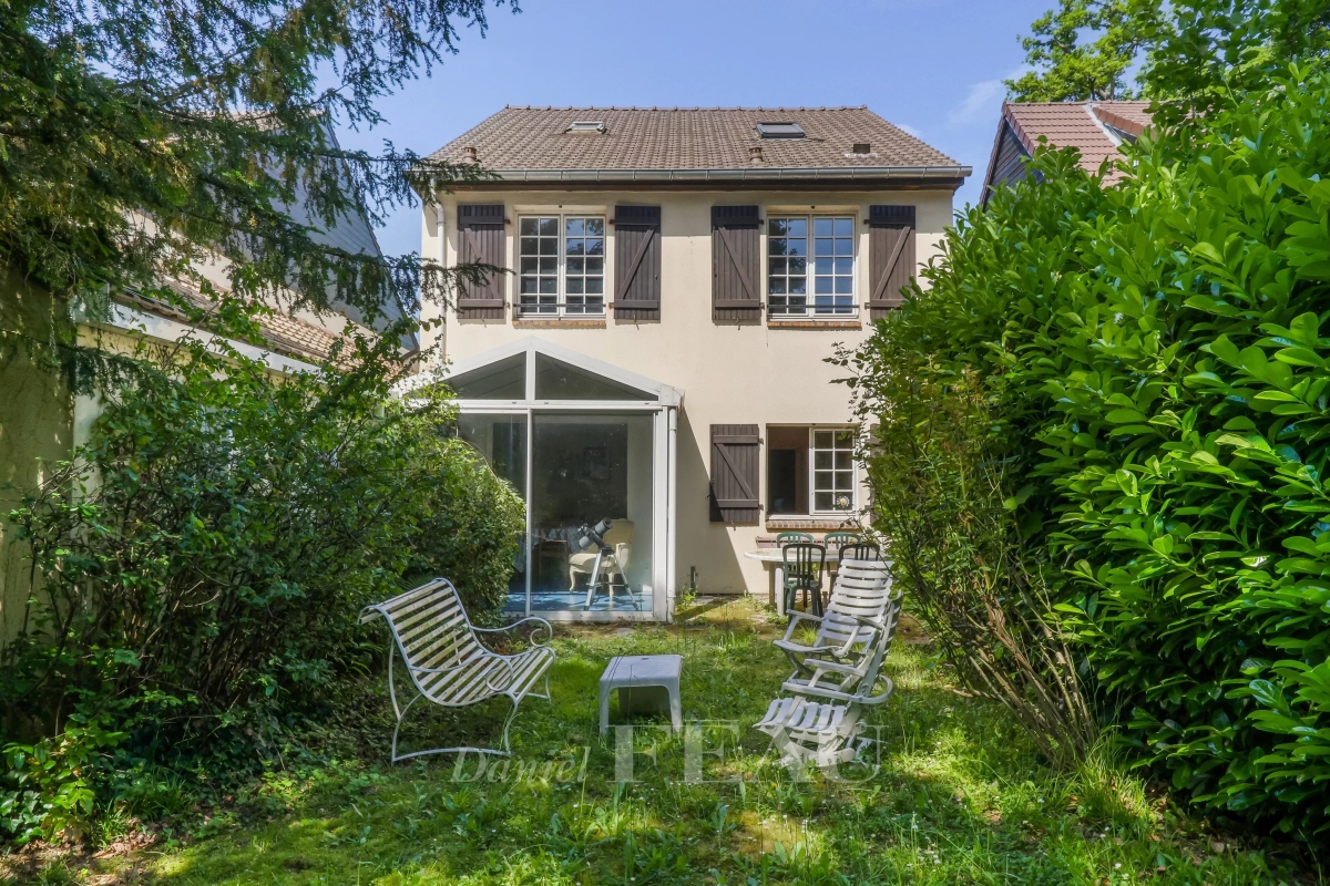 Maison de luxe à vendre à Jouy-en-Josas, 600 000 €, Photo 1