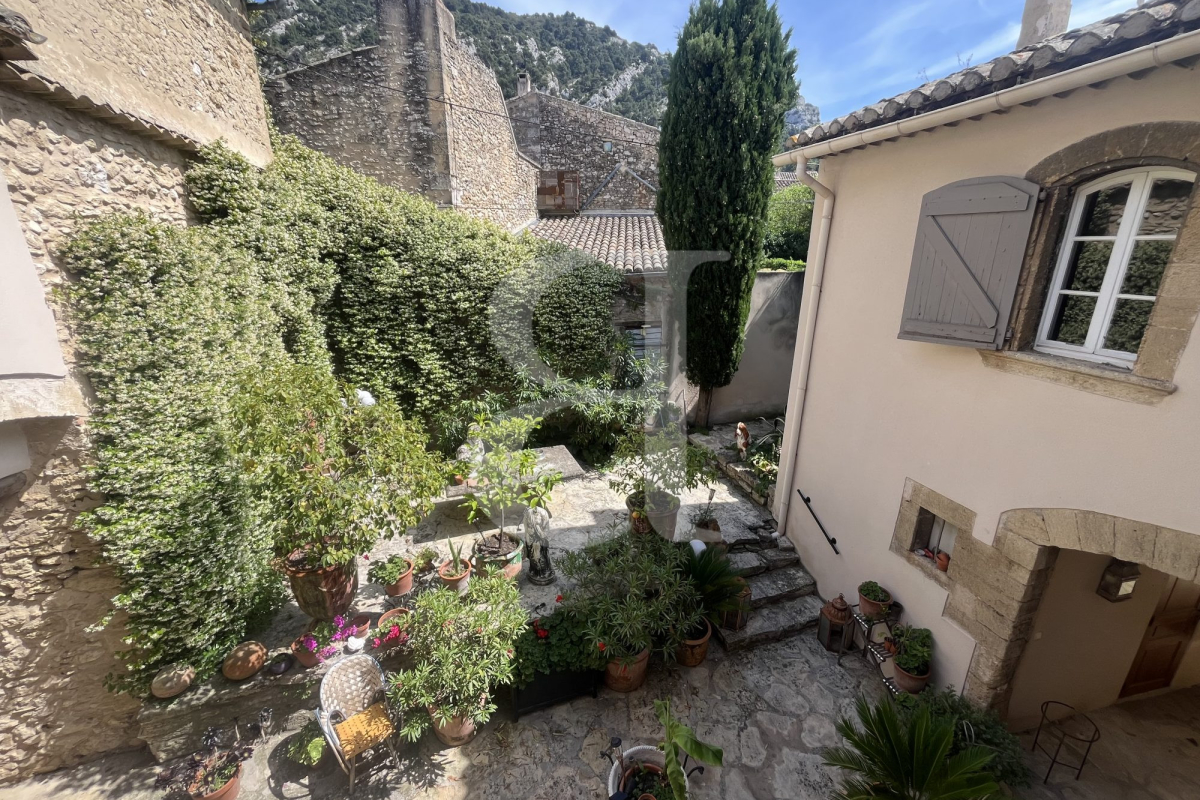 Maison de luxe à vendre à Robion, 850 000 €, Photo 2
